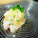 牡蠣入レ時 月島店 - 炙り縞アジ 富山の白海老 金糸瓜(トマト醤油の白いかき氷)