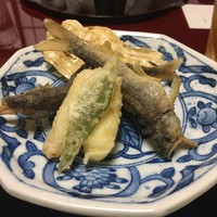 名古屋 浅田 - ■中皿
                  鮎唐揚山独活蓼の葉白板昆布揚能登揚浜塩