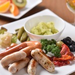 蓼科高原ビュッフェ エルバージュ - 4種のソーセージ／食感の違いもお楽しみ下さい