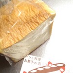 パンと料理とお菓子の店 tonttu - 食パン半斤。
