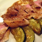 トラットリア アマッザ - 豚バラ肉のロースト，林檎のマスタードソース