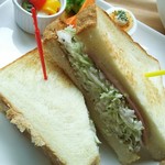 カフェきりき - 分厚いコールスローサンド