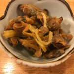 串酒房はっ鳥 - 本日のお通しはアサリの煮物♫❗️