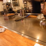 広島鉄板焼ぶち旨亭 - おでんは鉄板で温められています
