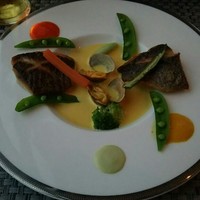 R restaurant & bar - 