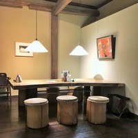 九つ井 玉川店 - 店内2　椅子は丸椅子