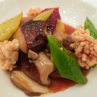 スーツァン・レストラン陳 渋谷店 - 群馬県産こだわり加藤ポーク，ロース肉の真空やわらかピリ辛炒め