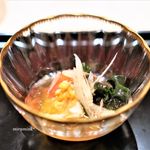 にい留 - 金時草、 　雌の渡り蟹、 　和出汁のジュレ、 　フルーツトマト