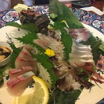 居酒屋 前 - １日目の刺し盛り