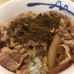 松屋 - 黒七味ONプレミアム牛丼ミニ