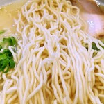 らーめん まる玉 - 麺アップ