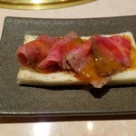 焼肉 銀座コバウ - 丸めて食べるのがベター