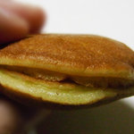叶匠寿庵 - 「吉左右」ミニサイズのどら焼きみたいですが、どちらかと言えばお餅っぽいです。