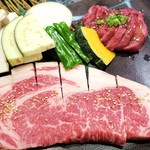 焼肉酒場 肉ノ助 トーキョー - 最初に提供されるお肉