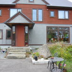 てふてふ - 美瑛の奥にひっそり可愛いたたずまいの建物です。