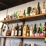 金月そば - 泡盛がずらり