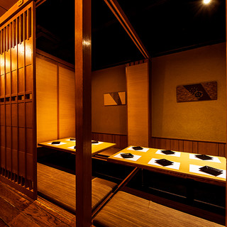 Our private Japanese-style room boasts a calm atmosphere, perfect for entertaining or having dinner!