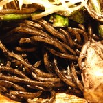 生け簀の銀次 - 沖縄そばのイカスミチャンプルー  ズーム