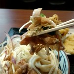 Marugame Seimen - 豚しゃぶがたっぷりで玉ねぎのシャキシャキ感が夏にぴったり！マヨネーズはいらないかな…。