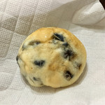 DONQ - 塩バター香る黒豆あんぱん ¥249