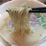 麺屋 菜々兵衛 - 麺は極細麺のストレート麺！