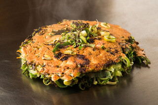 Okonomiyaki Imari - おかんねぎ焼き。