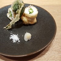 日本料理 e. - こごみとアイナメのアスパラガス巻きの天ぷら