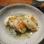 傳 - (2017年6月　訪問)チョウさん作、鶏の野菜巻。焼いた皮目のパリッと食感と出汁香る餡かけがホッコリする美味しさ。