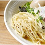 The Noodles & Saloon Kiriya - とにかく小麦の風味が強い麺。これだけで食べても美味しいかも…