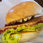 ダグズ・バーガー - ダグズ・カリフォルニアレーズン＆クランベリーハニーソース・ツナステーキバーガー