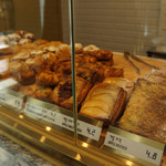 MR. Holmes Bakehouse - ショーケース