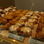 MR. Holmes Bakehouse - ショーケース