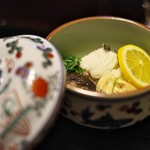 Tawaraya - すずき、豆腐、椎茸、ゆば、笹ねぎ、その潮煮。