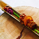 イル　フェリーチェ - 仙巌園「偉人たちが愛した薩摩郷土料理」「鹿屋福留小牧場の幸福豚　吹上産仁左衛門アスパラと福山黒酢の豚骨仕立て」  黒糖ピーナッツと手作り豚味噌を添えて