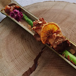 イル　フェリーチェ - 仙巌園「偉人たちが愛した薩摩郷土料理」「鹿屋福留小牧場の幸福豚　吹上産仁左衛門アスパラと福山黒酢の豚骨仕立て」  黒糖ピーナッツと手作り豚味噌を添えて