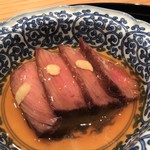 まき村 - 佐賀牛ザブトンのタタキ、焼き茄子