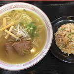 支那そば 三八 - 支那そば 大盛モモ肉  600円
            半焼飯  230円