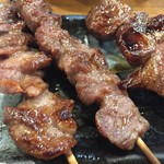 もつ焼き酒場　豚坊 - 【焼きとん】かしら・たん・あぶら？腕肉が食べたかったのに品切れ(>_<)