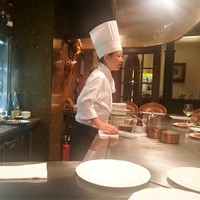 ステーキ＆ワイン オクソン - 担当は女性の焼き手