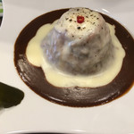 ジェイズカレー - ●J'sカレー●ホワイトソースはジャガイモ。富士山をイメージした盛り付け。