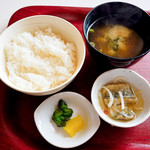Doga - ご飯、味噌汁、小鉢、漬物