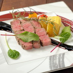 創作イタリアン 丹治 - 料理写真:和牛フィレ肉のステーキ 煉瓦仕立て