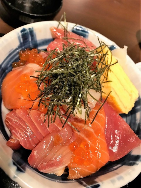 どん辰 Tr店 どんたつ あおば通 海鮮丼 食べログ