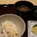 御幸町 田がわ - 食事　牛蒡、蒟蒻、人参の味ご飯　ナメコの赤出汁　香の物