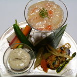 ブラッスリーしんかわ - 地元野菜を使ったバーニャ・カウダ、カブのブランマンジェ 蟹とお出汁のゼリーを添えて、新鮮な魚介類（ホタテ、エビ）とホウレンソウのガレット