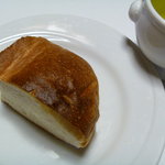 ブラッスリーしんかわ - パン （オリーブオイル付き）