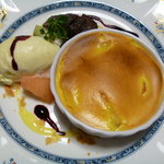 ブラッスリーしんかわ - 千葉県産のフルーツ（イチゴ、リンゴ、ブルーベリー）のグラタン アイスクリームを添えて