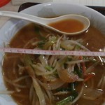 梅元食堂 - 味噌ラーメン600円　丼の直径21cm