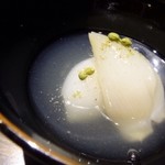 御料理 光安 - ◆新玉ねぎ・鱧の出汁で・・お出汁が美味しいこと。 新玉ねぎは元々柔らかく甘みがありますが、その特性を生かしたお料理で美味しい。