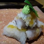 御料理 光安 - ◆鱧の焼き霜・・丁寧に骨切りされた鱧は食感もよく、レア感が残る仕上がりで絶品。 今回の旅でも数軒で「鱧」を頂きましたが、こちらの品が一番美味しかったですね。